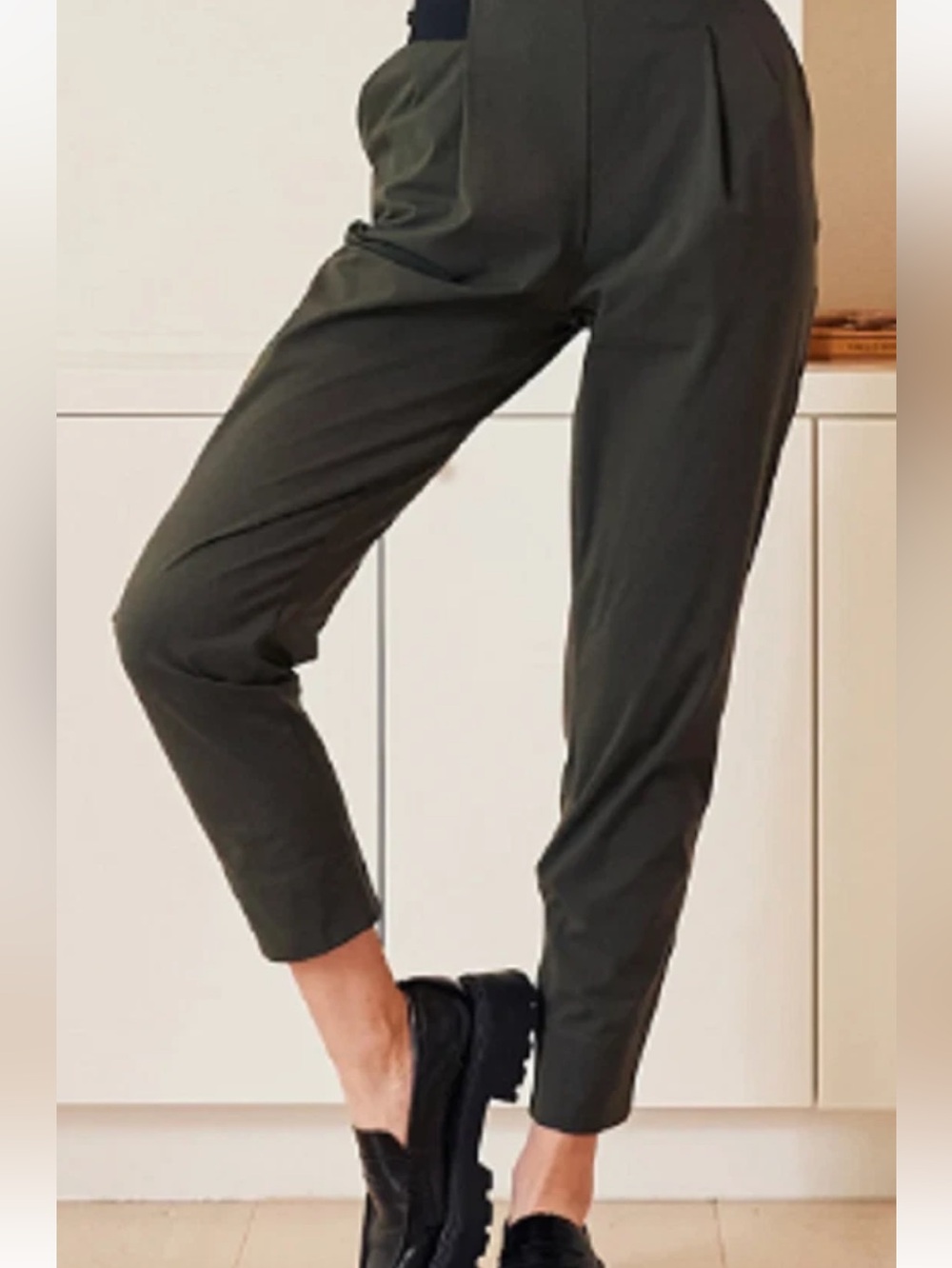 A Day Women’s Turn It Up Stretch Front Pleated Tapered Pants In Moss Green